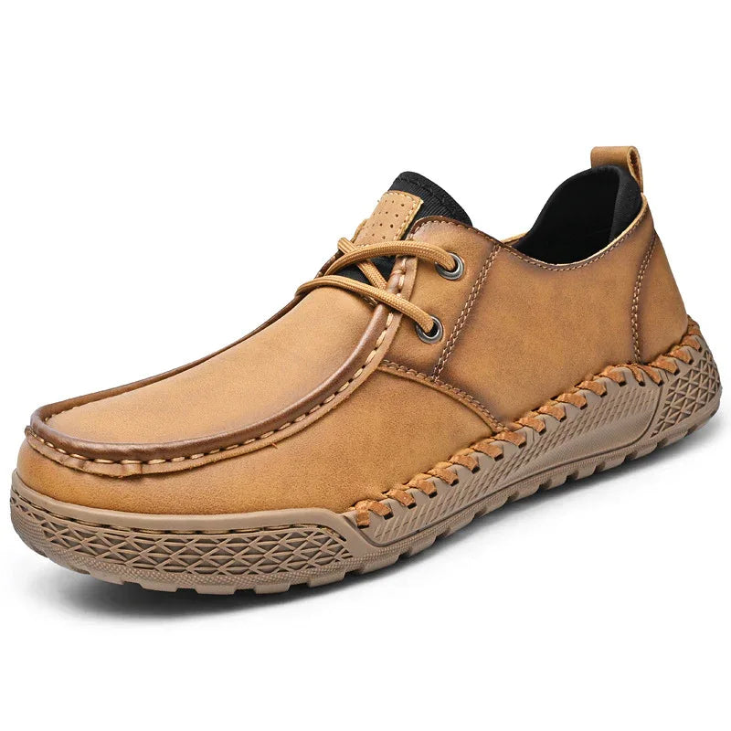 Lässige Herrenschuhe aus Leder mit handgenähter Sohle und niedrigem Schaft