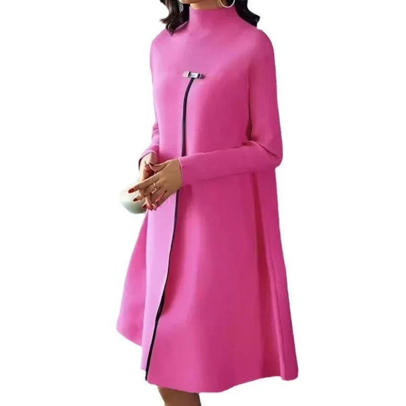 Elegantes, einfarbiges, langärmeliges Rollkragenkleid mit weitem Saum und schlanker Passform