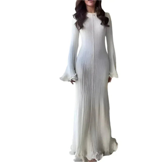 Einfarbiges, langärmeliges, eng anliegendes Kleid mit Rundhalsausschnitt und Fransenenden